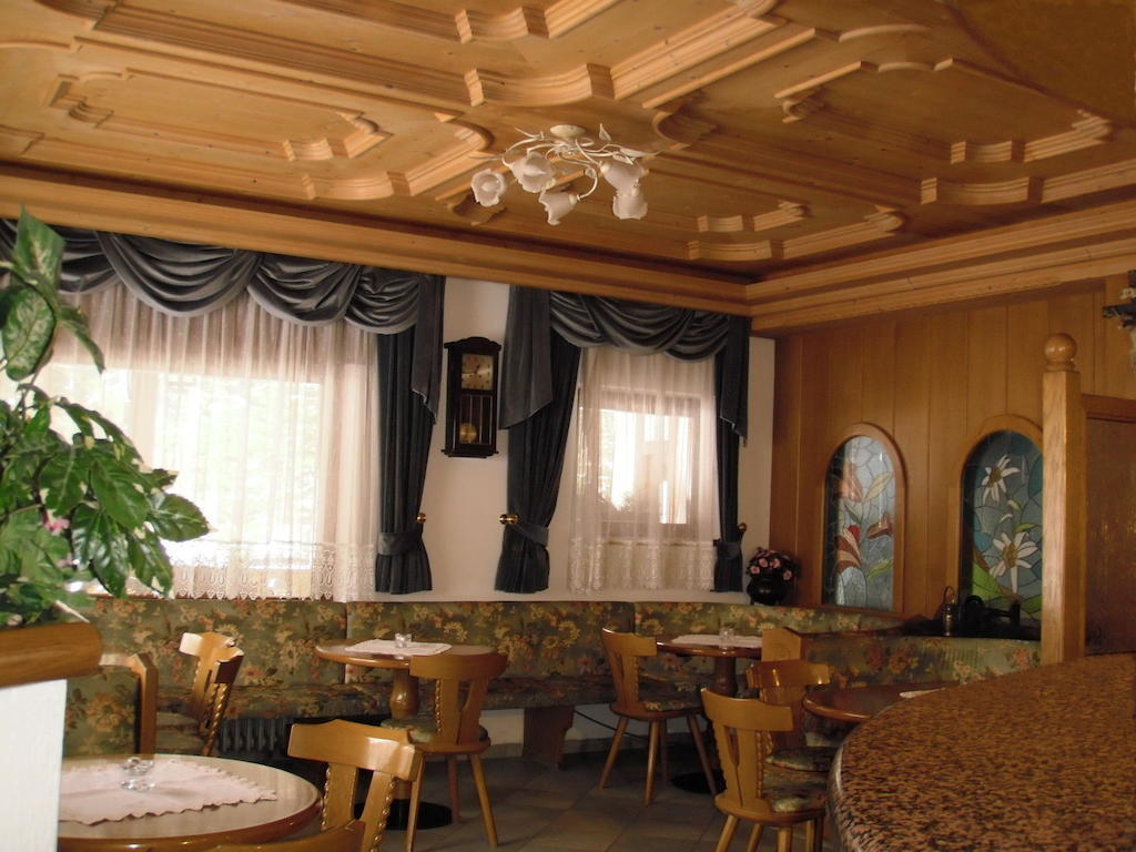 Hotel Rosalpina Рокка-Пьеторе Экстерьер фото